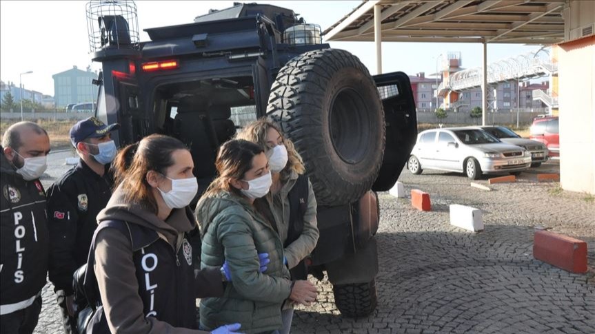 Kars'ta HDP'ye operasyon: Belediye Eşbaşkanı Alaca gözaltına alındı